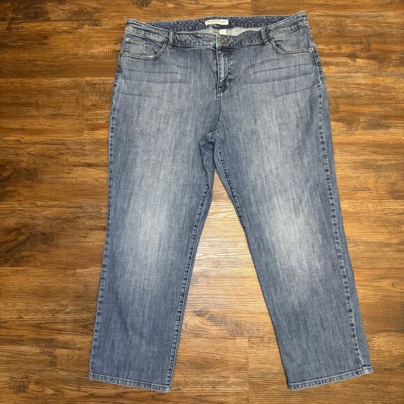 Chico's Platinum Denim size 4.5 Short (US size 22) ultimate fit slim leg - Picture 2 of 9